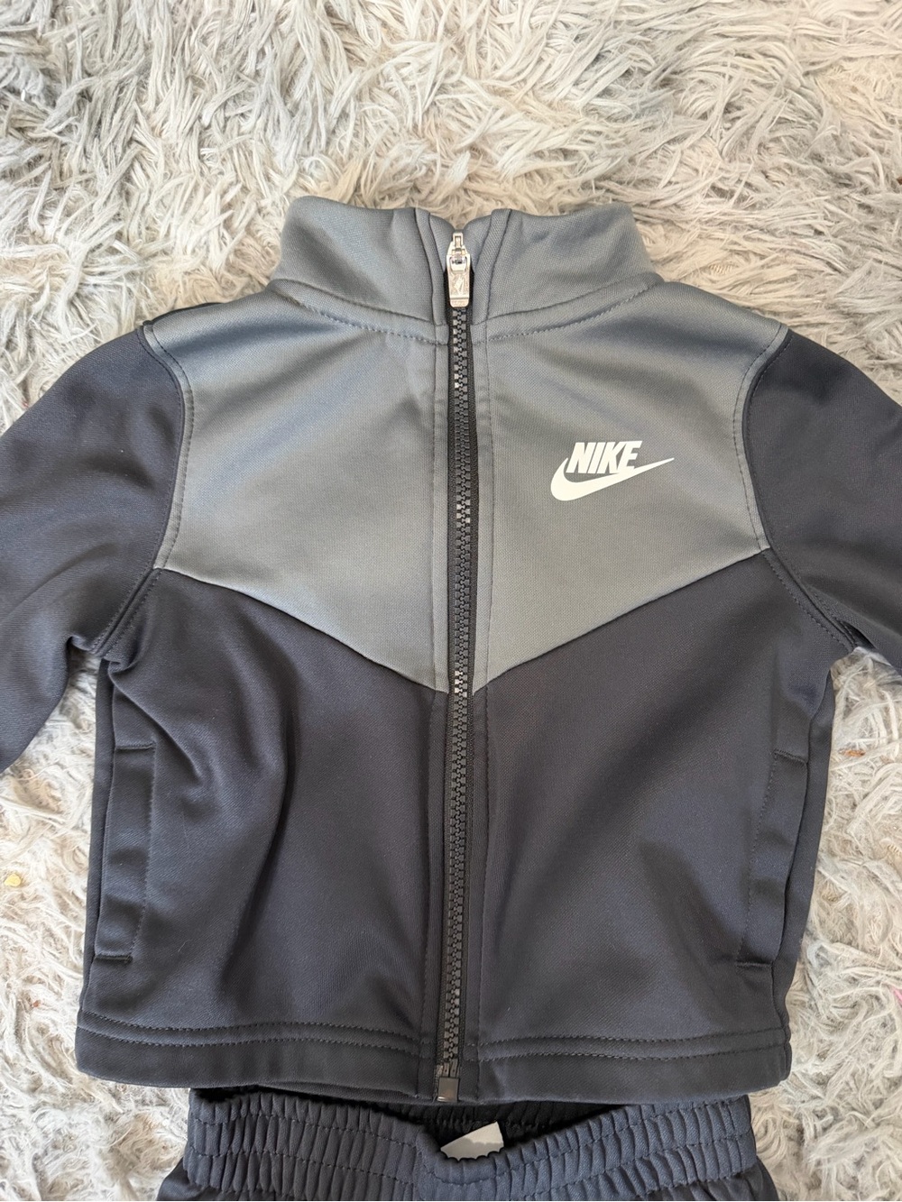 Nike Kids Black and Gray Full Zip track outfit 2 t toddler
